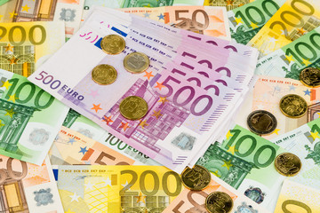 Viele verschiedene Euro-Geldscheine