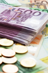 Viele verschiedene Euro-Geldscheine