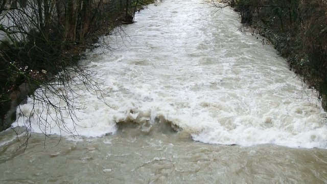 Hochwasser in der Fils bei Eislingen