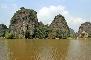 Fototapeta na wymiar Pantano en la provincia de Hoa Lu.