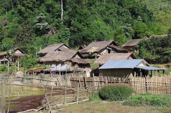 Village traditionnel au Laos