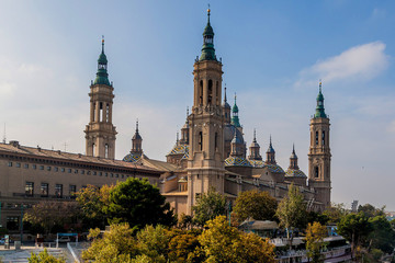 Fototapeta na wymiar Basilica de Nuestra Senora del Pilar in Zaragoza