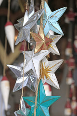 many wooden decorative stars on a bunch
