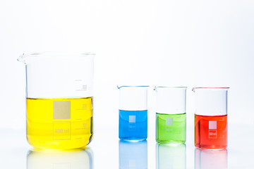 Set of temperature resistant cylindrical beakers with color liqu