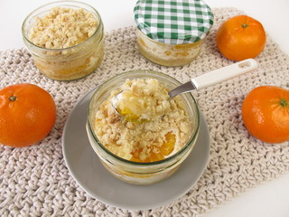 Mandarinen-Streuselkuchen im Glas gebacken