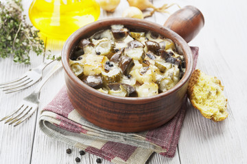 Kidney, stewed with potatoes and pickles
