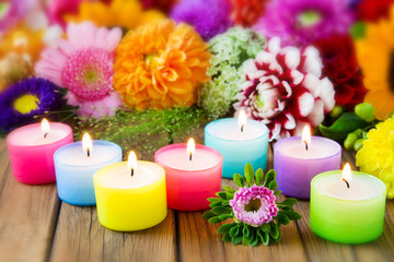 Blumen und Kerzen
