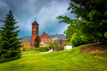 Fototapeta premium Trees and the Kline Theater in Gettysburg, Pennsylvania.