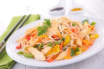 fried chinese noodles