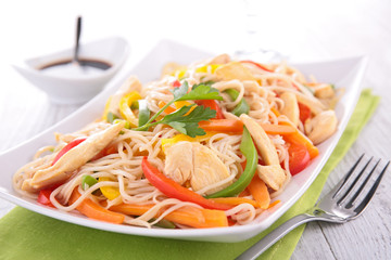 fried chinese noodles