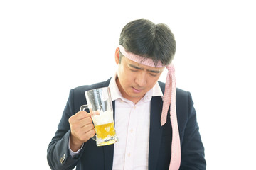 ビールを飲みすぎたサラリーマン
