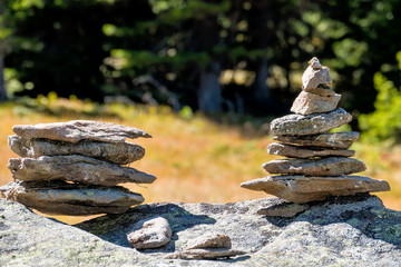 Aufeinander gestapelte Steine