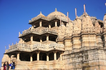 Entrée du temple d'Adinatha