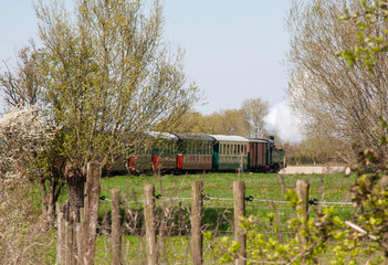 Locomotive à vapeur  dans la plaine picarde en Baie de Somme