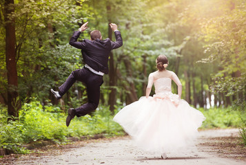 Running wedding couple