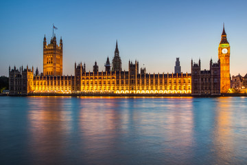 Obraz na płótnie Canvas London at night: Houses of Parliament and Big Ben