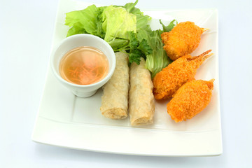 beignets de crabe et nems