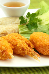beignets de crabe et nems