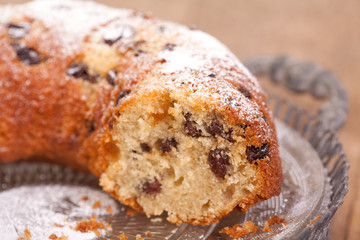 cut bundt cake