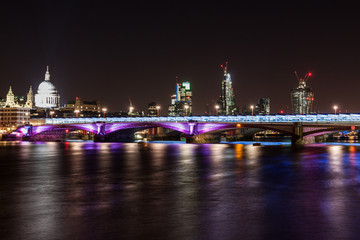 Fototapeta na wymiar London skyline at night