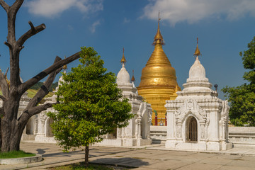 Fototapeta premium The Kuthodaw Pagoda in Mandalay