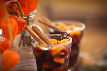 глинтвейн в стакане