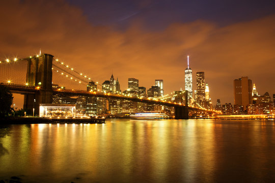 Fototapeta New York City Manhattan Downtown with Brooklyn Bridge at dusk