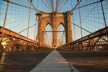 Poster Vintage Brooklyn Bridge bij zonsopgang, New York City © romanslavik.com