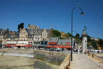 Phare de la Fenêtre, Port de la Houle, Cancale, Bretagne - obrazy, fototapety, plakaty