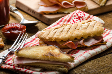 Quick dinner, toast with ham and cheese