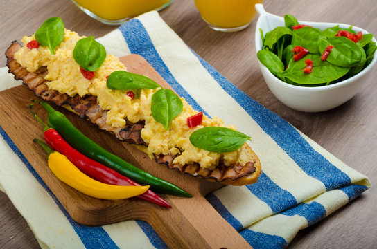 Scrambled eggs with toast and fresh salad