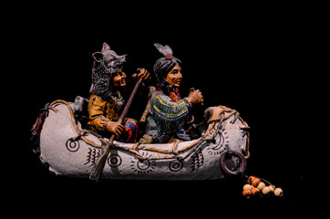 Obraz premium North American Indian Canoe Statue