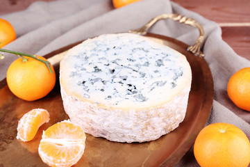Blue cheese with oranges