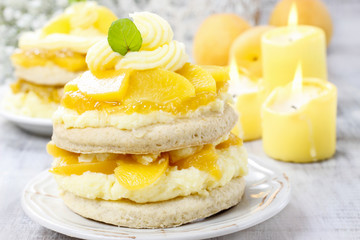 Layer peach cake