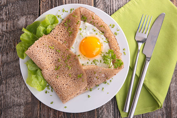 crepe with egg and herbs
