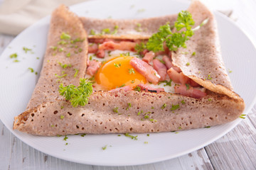 crepe with egg and bacon