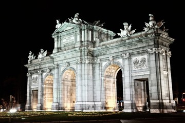 Fototapeta na wymiar Night view of Alcala Gate in Madrid, Spain