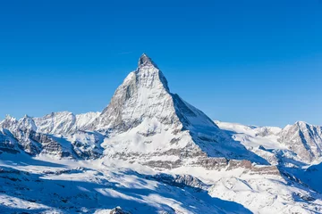 Crédence en verre imprimé Cervin View of Matterhorn on a clear sunny day
