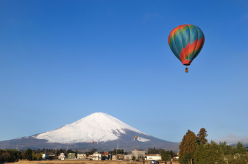 Fototapeta na wymiar 富士山と熱気球