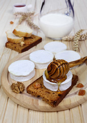 Shavuot: milk, soft cheese and honey