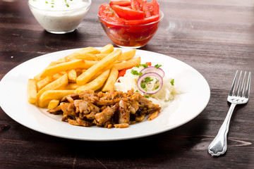 Dönerteller mit Pommes Frites