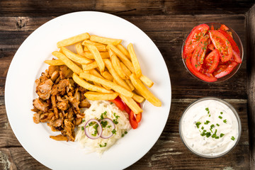Dönerteller mit Pommes Frites
