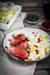 Naklejka premium Grilled steak with cauliflower and pomegranate