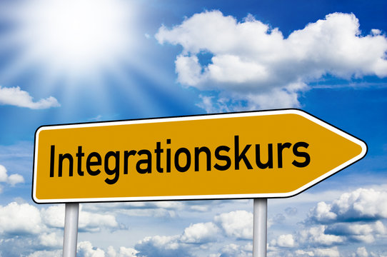 Wegweiser mit Integrationskurs