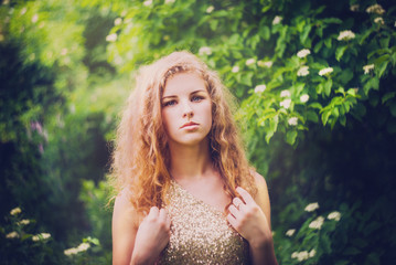 Naklejka premium Portrait of an attractive young woman