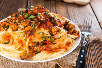Pasta with Mussels and tomato sauce
