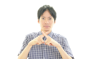 禁止の意思表示をする男性