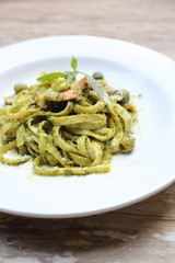 spaghetti with pesto sauce