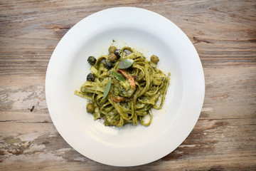 spaghetti with pesto sauce