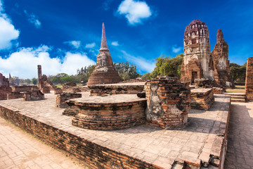 Fototapeta na wymiar Religious architecture of The ruins of the Jedi or pagoda at Wat